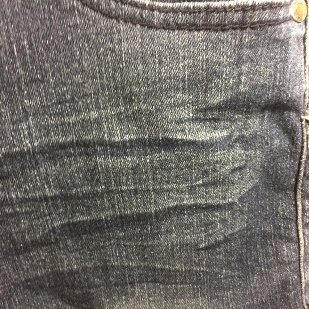 Aviva denim jean cutoffs. Size 9 - Picture 6 of 6